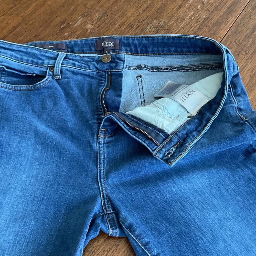 NYDJ Dark Blue Capris Jeans with Frayed Hem 14 EUC - Picture 6 of 8